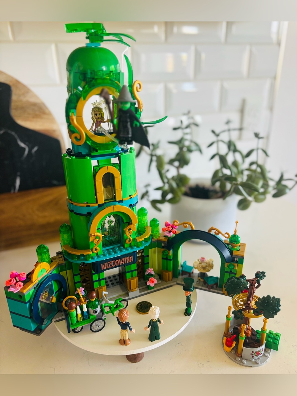 LEGO Wicked Welcome to Emerald City Set💚
